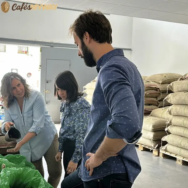 brasil-cafe-verde Lidia con café verde de Brasil