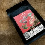 El Seductor sobre saco de café
