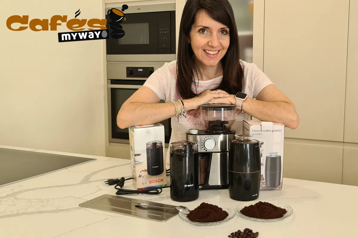 Lidia Zafra probando molinillos de café