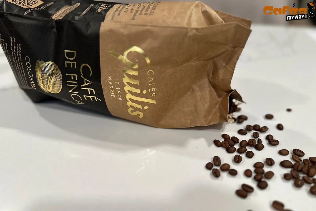 probando grano de café Guillis