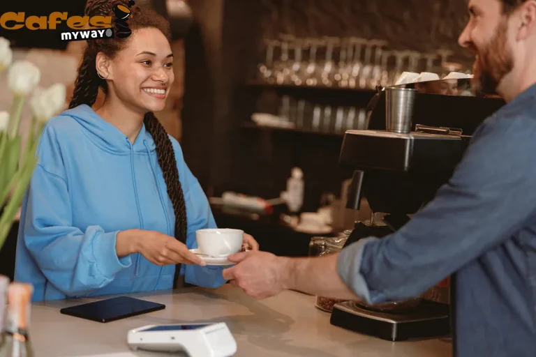 pidiendo café en cafetería
