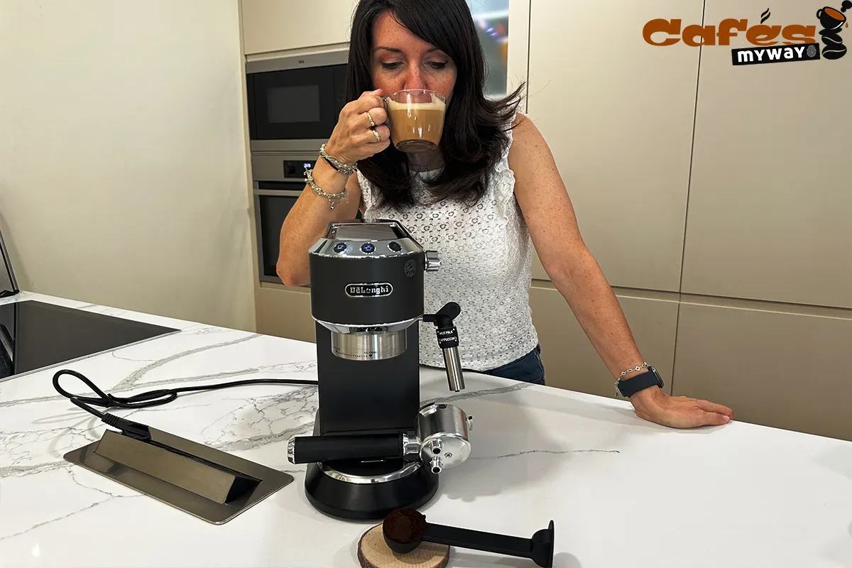 test cafetera express Delongui Dedica