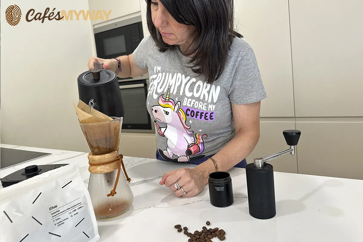 preparando café de especialidad Ineffable