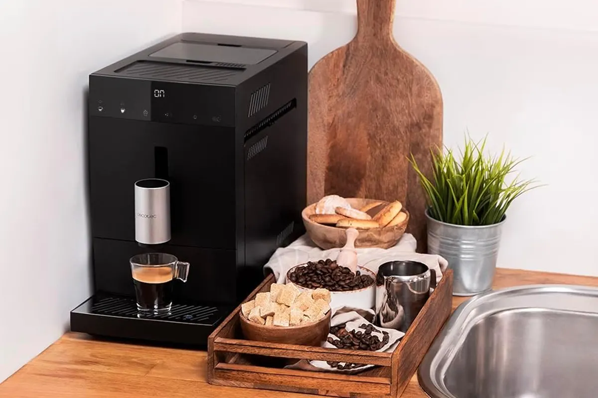 Tamaño de la Cecotec Cremmaet Compact