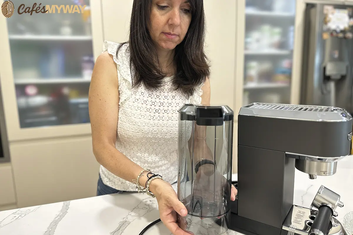 test depósito cafetera express Delongui Dedica