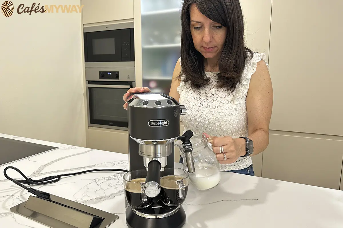 test espumador cafetera express Delongui Dedica